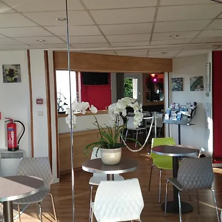 A&h Privilege Lyon Est - Priest Eurexpo 2*