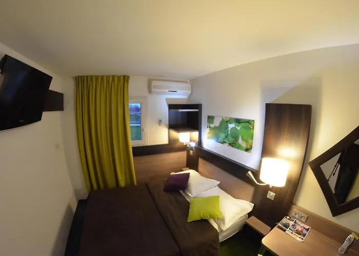 A&h Privilege Lyon Est - Priest Eurexpo Hotel 2*